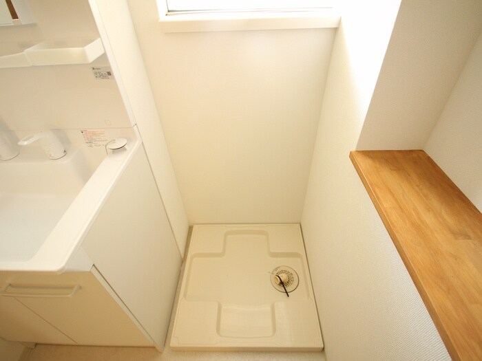 物件内観写真15　(洗濯機置場)