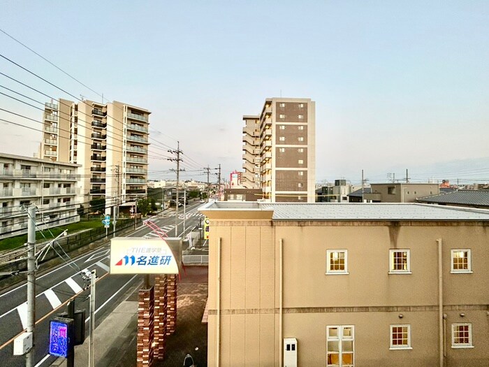 物件内観写真22　(室内からの展望)