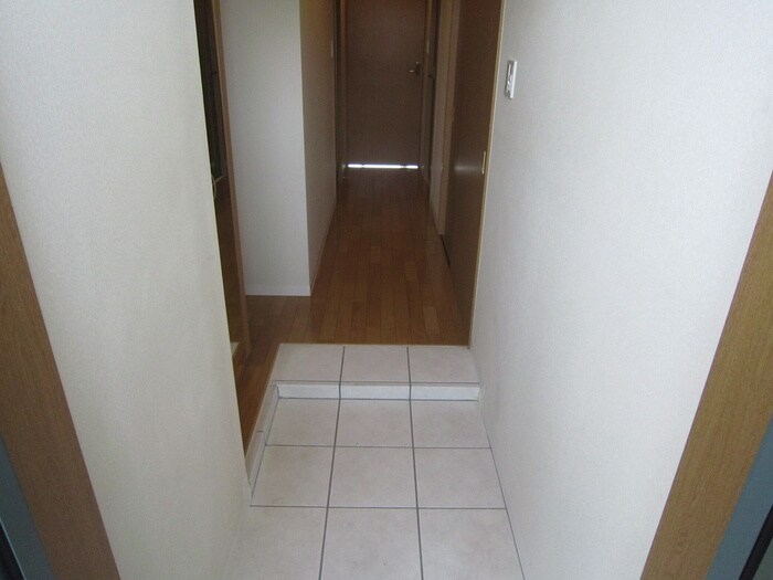 物件内観写真13　(玄関)