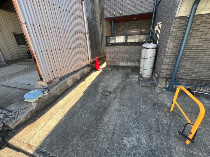 物件外観写真5　(駐車場)