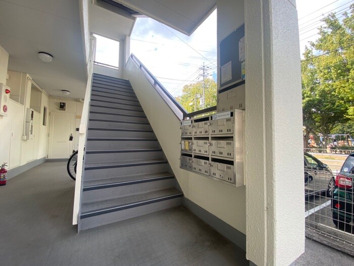 物件外観写真2　(エントランス部分)