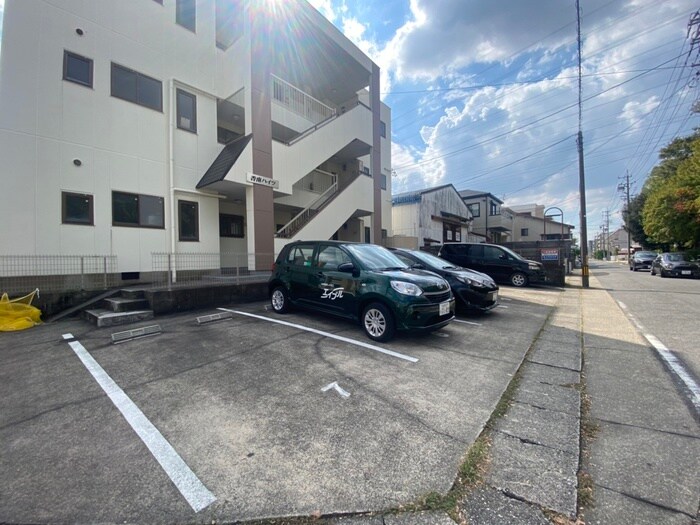 物件外観写真3　(駐車場)