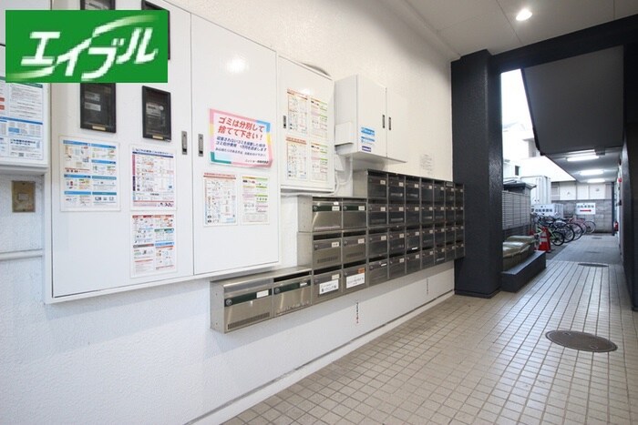 物件外観写真4　(エントランス部分)