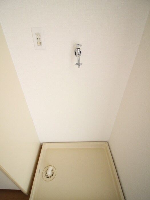 物件内観写真12　(洗濯機置場)