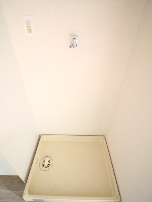 物件内観写真12　(洗濯機置場)