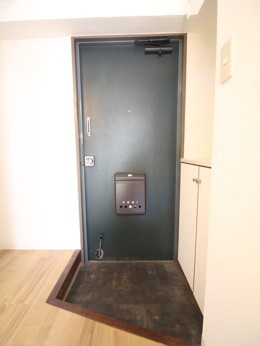 物件内観写真13　(玄関)