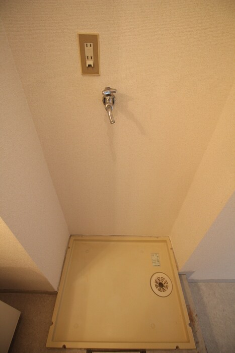 物件内観写真14　(洗濯機置場)