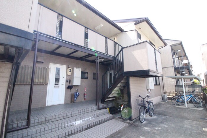 物件外観写真4　(エントランス部分)