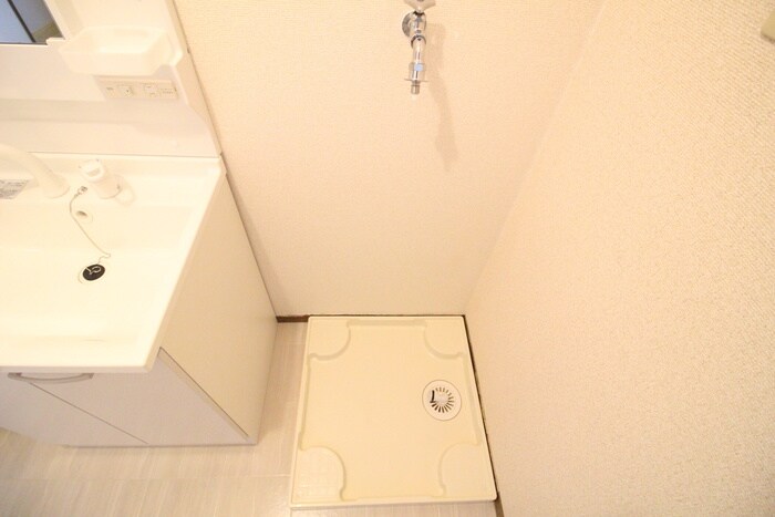 物件内観写真12　(洗濯機置場)