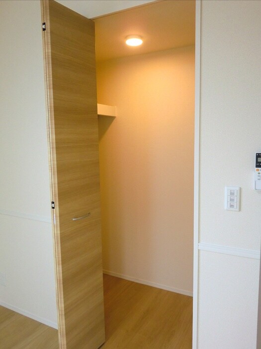 物件内観写真10　(収納)