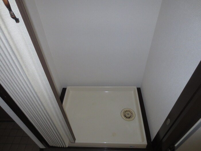 物件内観写真9　(洗濯機置場)