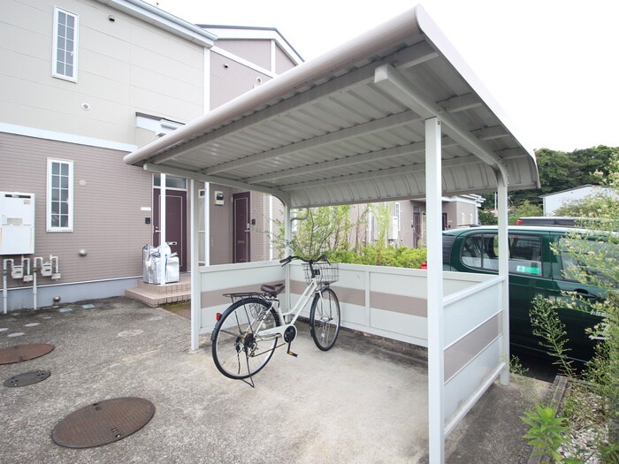 物件外観写真5　(駐輪場)