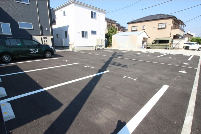 物件外観写真4　(駐車場)