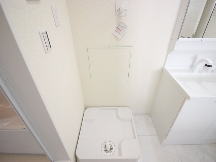 物件内観写真12　(洗濯機置場)