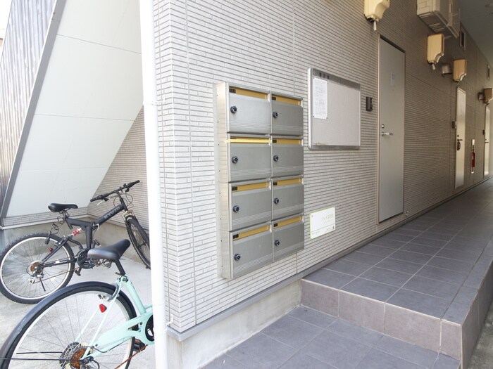 物件外観写真3　(エントランス部分)