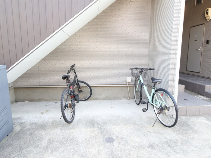 物件外観写真4　(駐輪場)