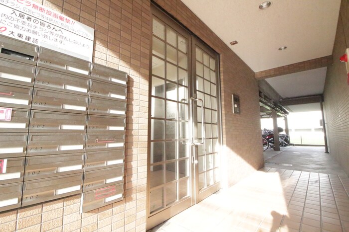 物件外観写真2　(エントランス部分)