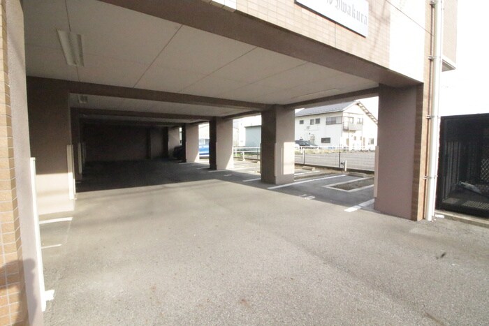 物件外観写真3　(駐車場)