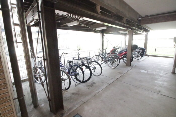 物件外観写真4　(駐輪場)