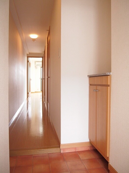 物件内観写真12　(玄関)