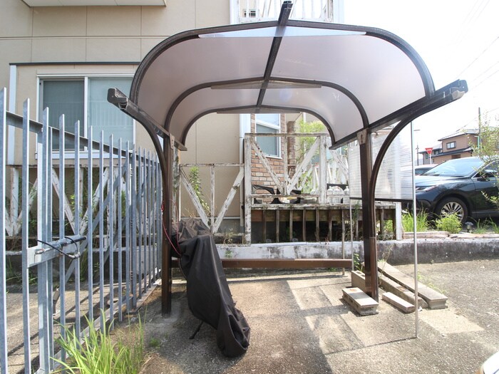 物件外観写真4　(駐輪場)