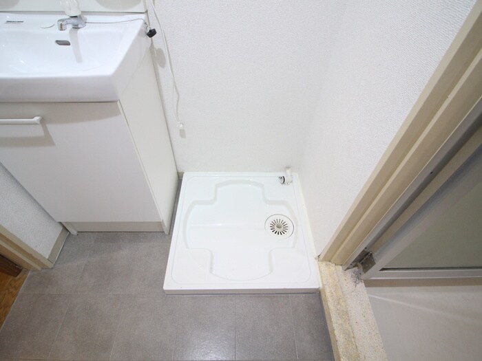 物件内観写真11　(洗濯機置場)