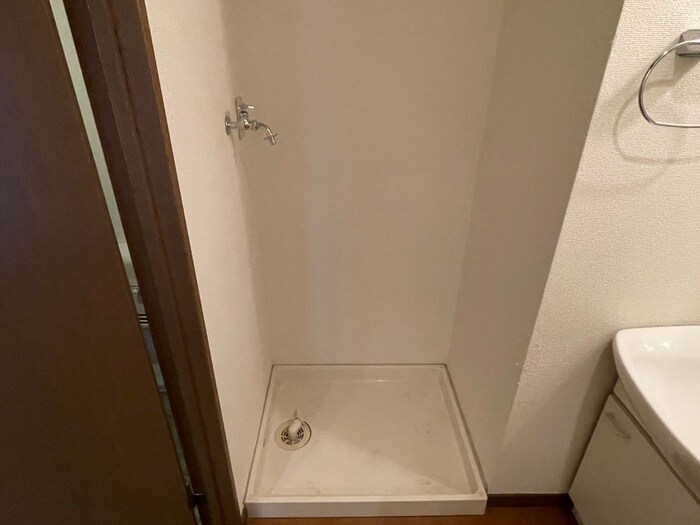 物件内観写真12　(洗濯機置場)