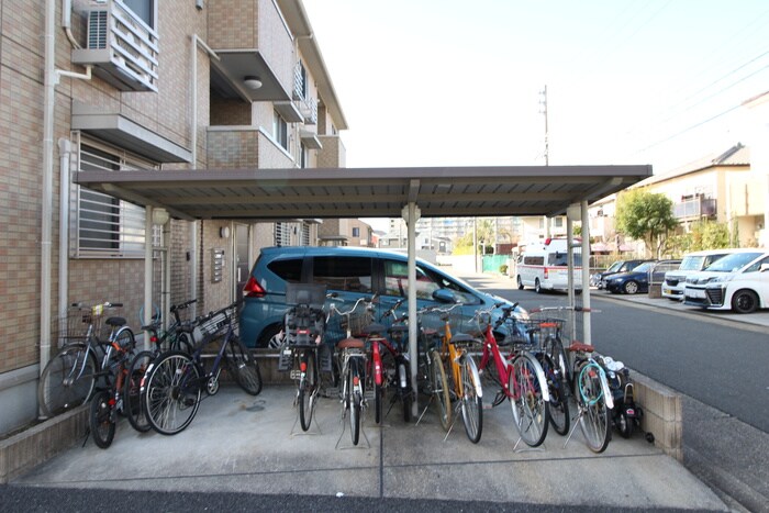 物件外観写真3　(駐輪場)
