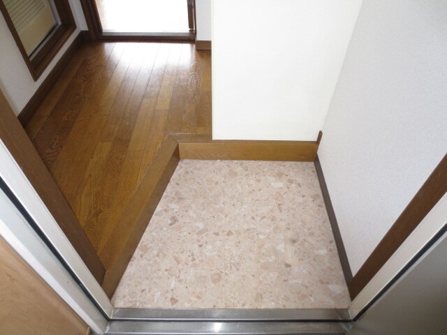 物件内観写真13　(玄関)