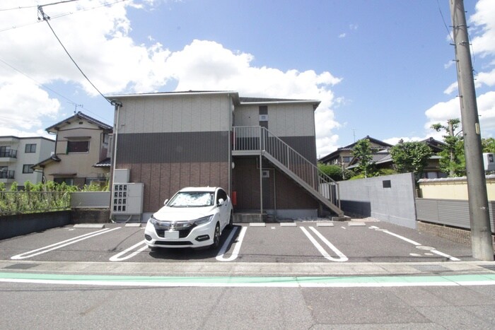 物件外観写真2　(駐車場)