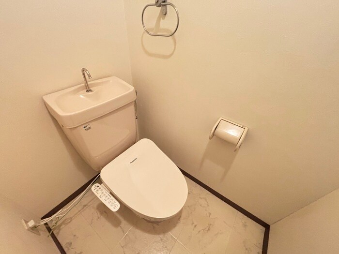 物件内観写真9　(トイレ)