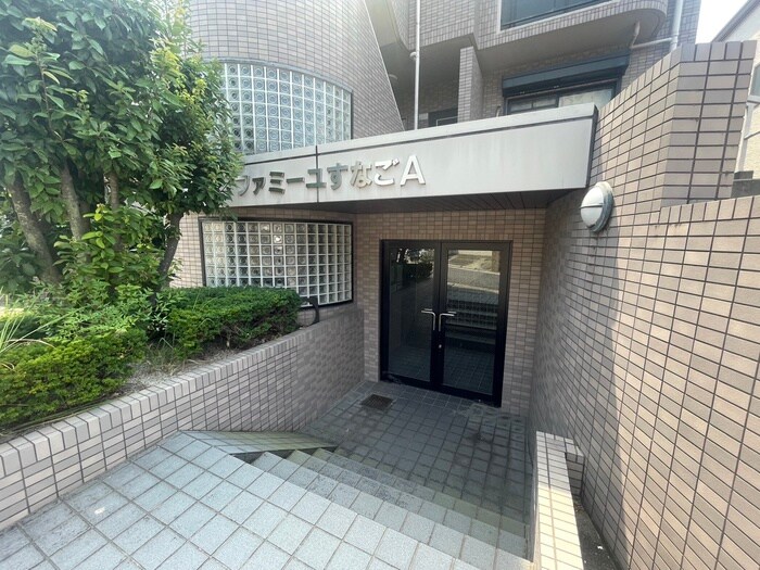 物件外観写真4　(エントランス部分)