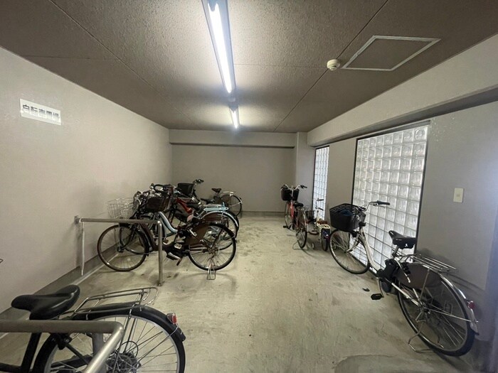 物件外観写真5　(駐輪場)