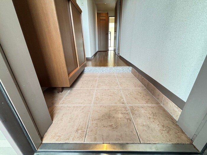 物件内観写真17　(玄関)