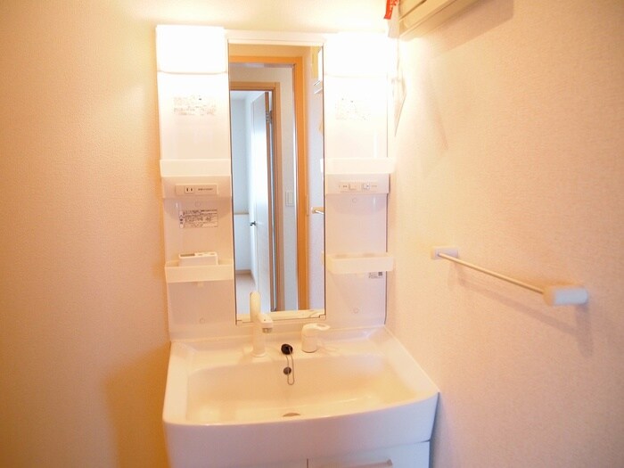 物件内観写真8　(洗面)