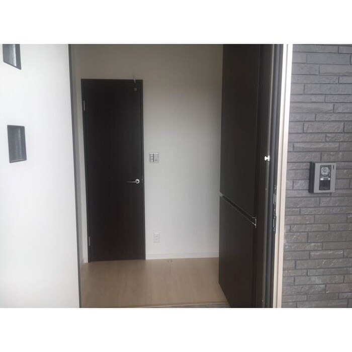 物件内観写真7　(玄関)