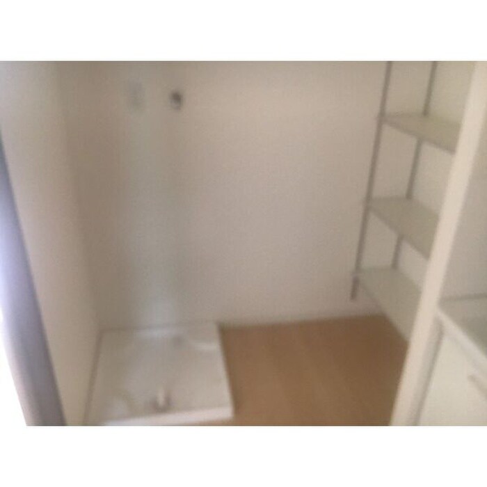 物件内観写真12　(洗濯機置場)