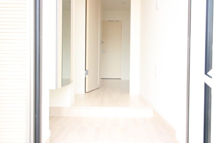 物件内観写真3　(玄関)