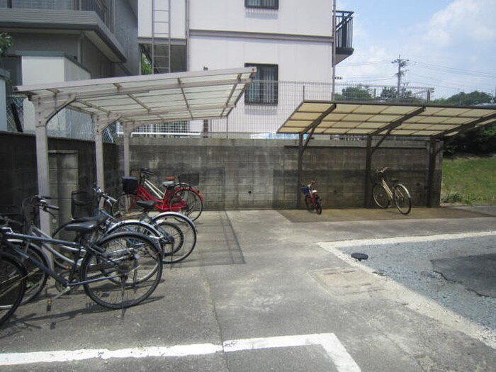 物件外観写真2　(駐輪場)