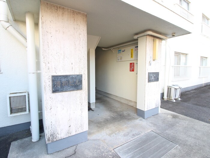 物件外観写真4　(エントランス部分)