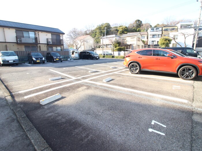 物件外観写真5　(駐車場)