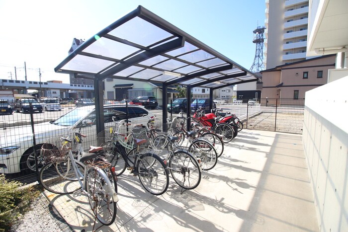 物件外観写真4　(駐輪場)