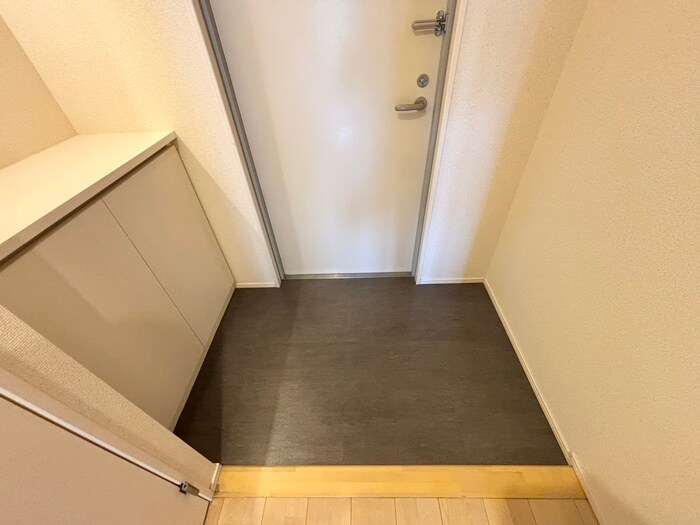 物件内観写真13　(玄関)