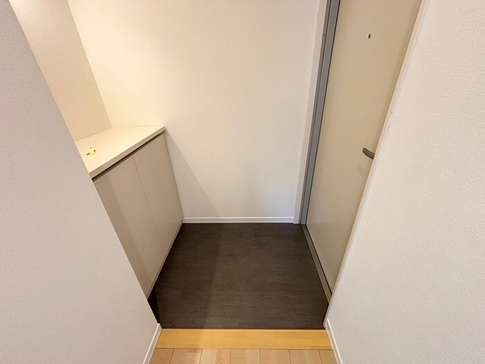 物件内観写真13　(玄関)