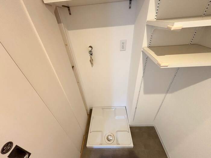 物件内観写真16　(洗濯機置場)