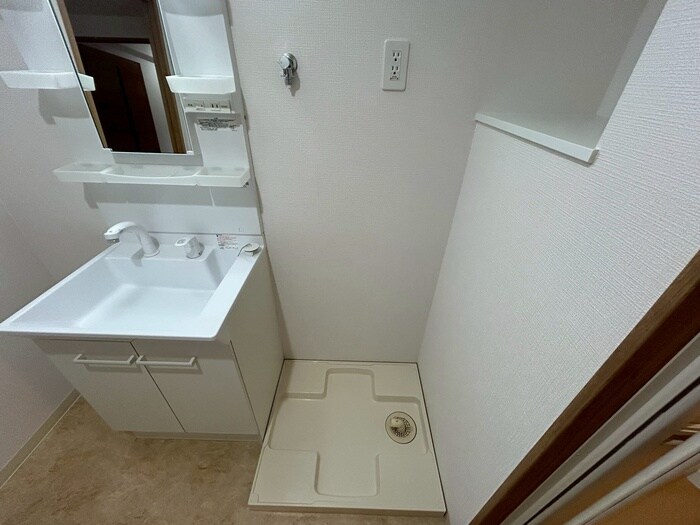 物件内観写真12　(洗濯機置場)