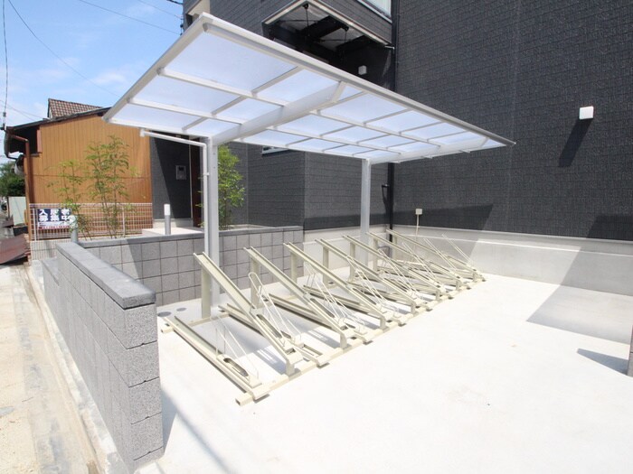 物件外観写真4　(駐輪場)