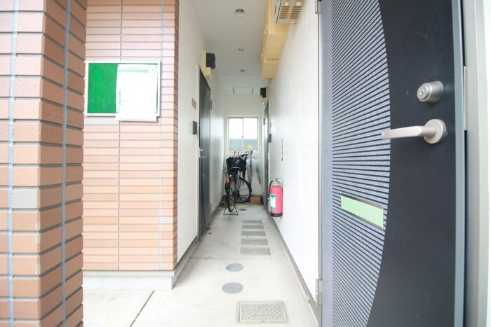 物件外観写真6　(エントランス部分)