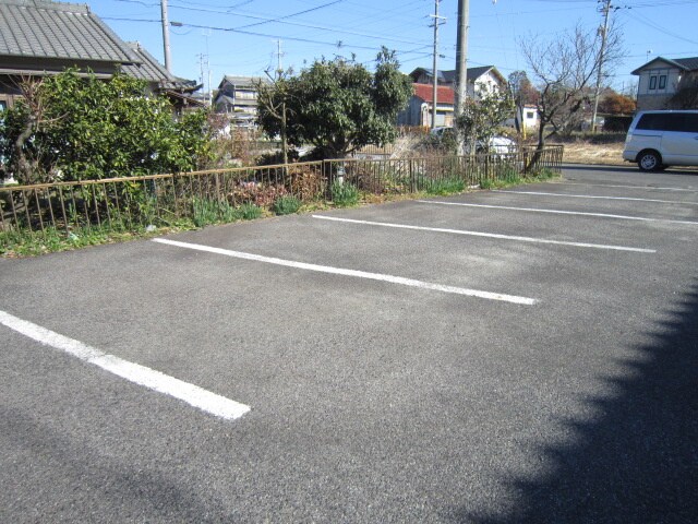 物件外観写真3　(駐車場)