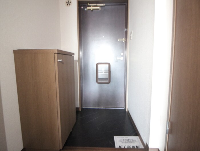 物件内観写真9　(玄関)